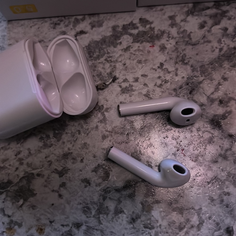 Earbuds - Picture 4 of 5